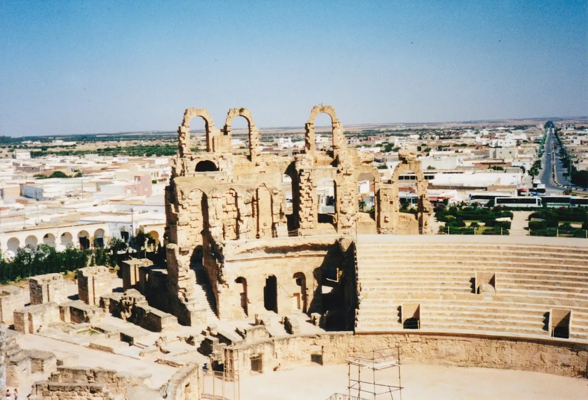تونس تسس